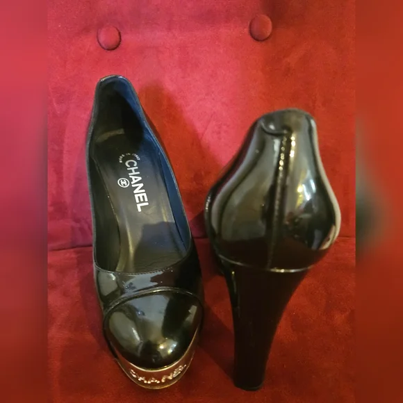 CHANEL Plated Chrome Logo Black Patent Leather Heels Sz38 (8) - Picture 6 of 15